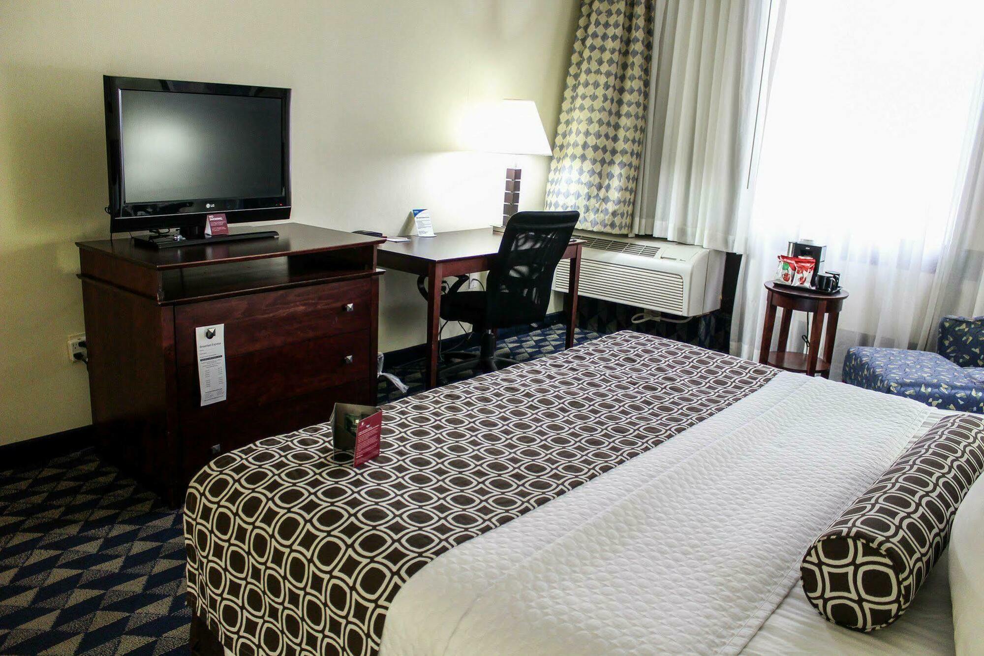 Crowne Plaza Cleveland Airport By Ihg Hotell Middleburg Heights Eksteriør bilde